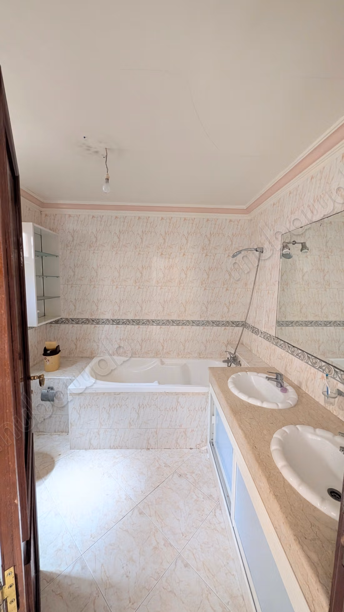 Somptueuse villa à vendre à Sidi Maarouf, 3 façades 468 M2