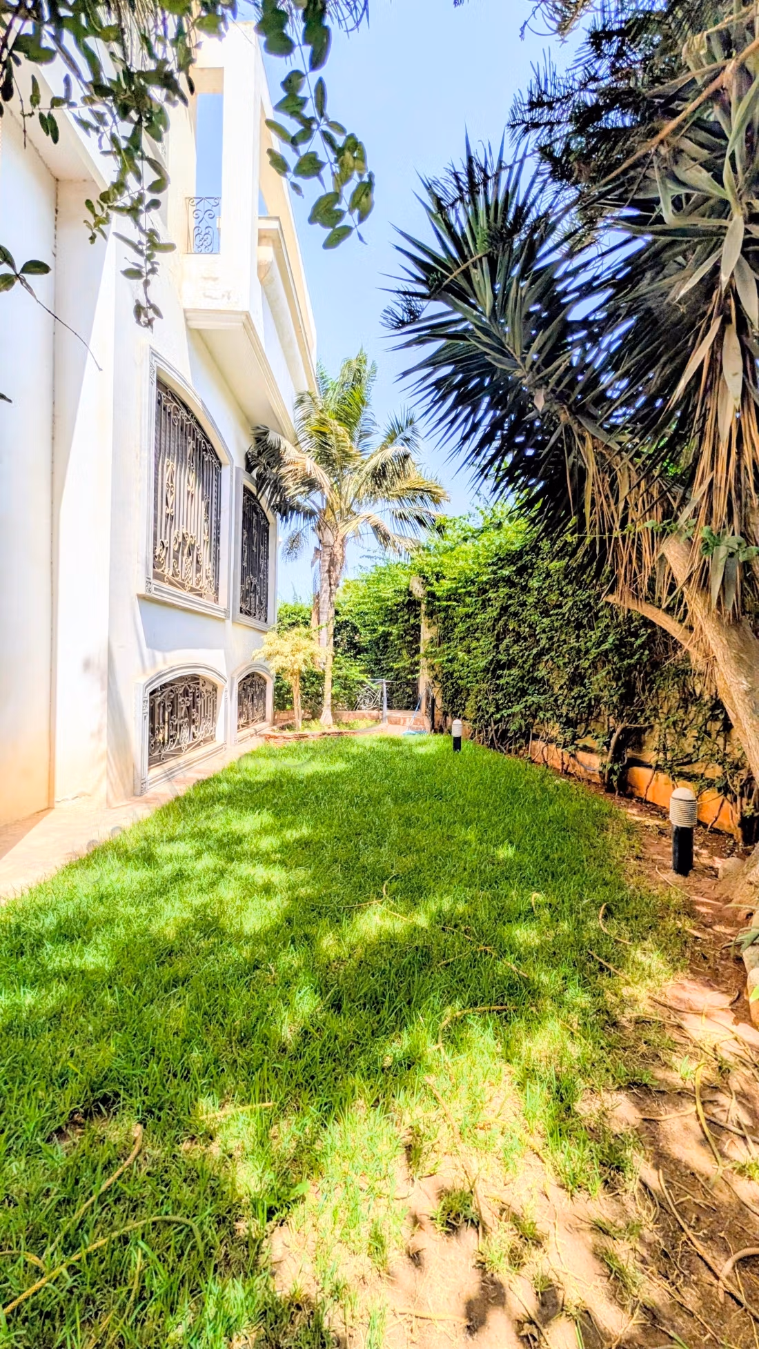 Somptueuse villa à vendre à Sidi Maarouf, 3 façades 468 M2