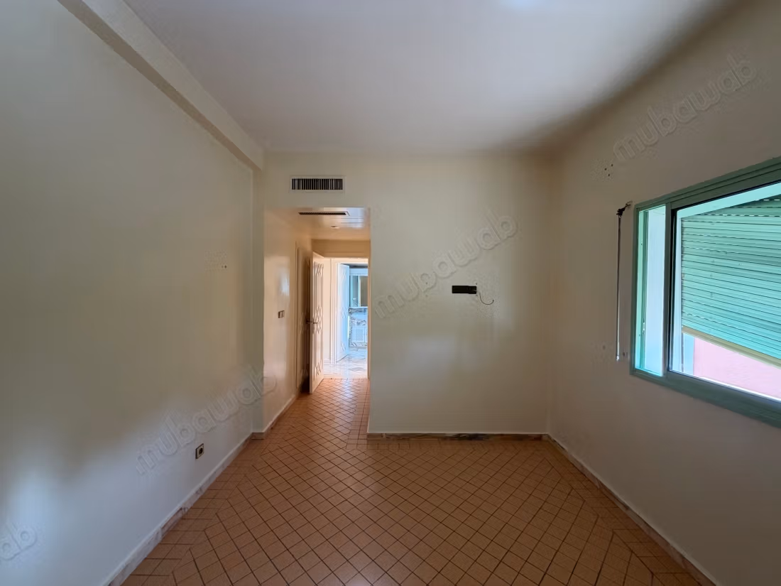 Prachtig appartement te koop in Ennakhil Palmeraie. Grote oppervlakte van 135 m². Residentie met conciërge, groot zwembad