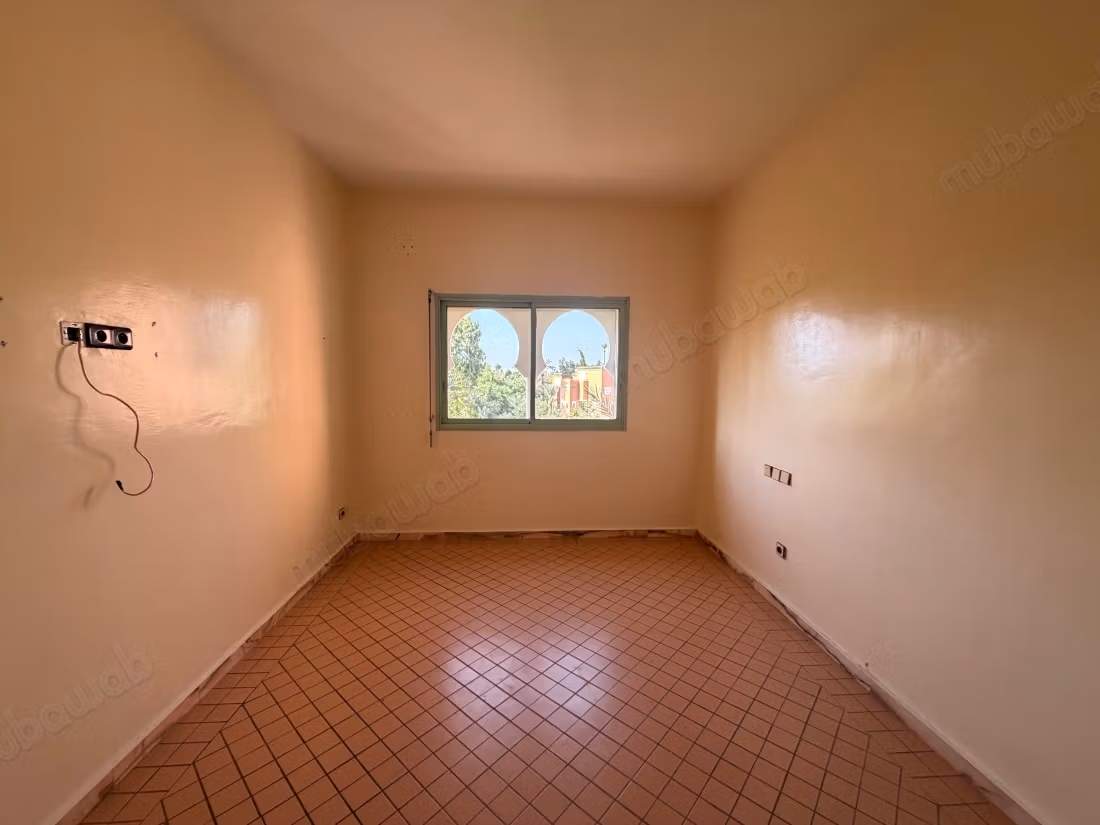 Prachtig appartement te koop in Ennakhil Palmeraie. Grote oppervlakte van 135 m². Residentie met conciërge, groot zwembad