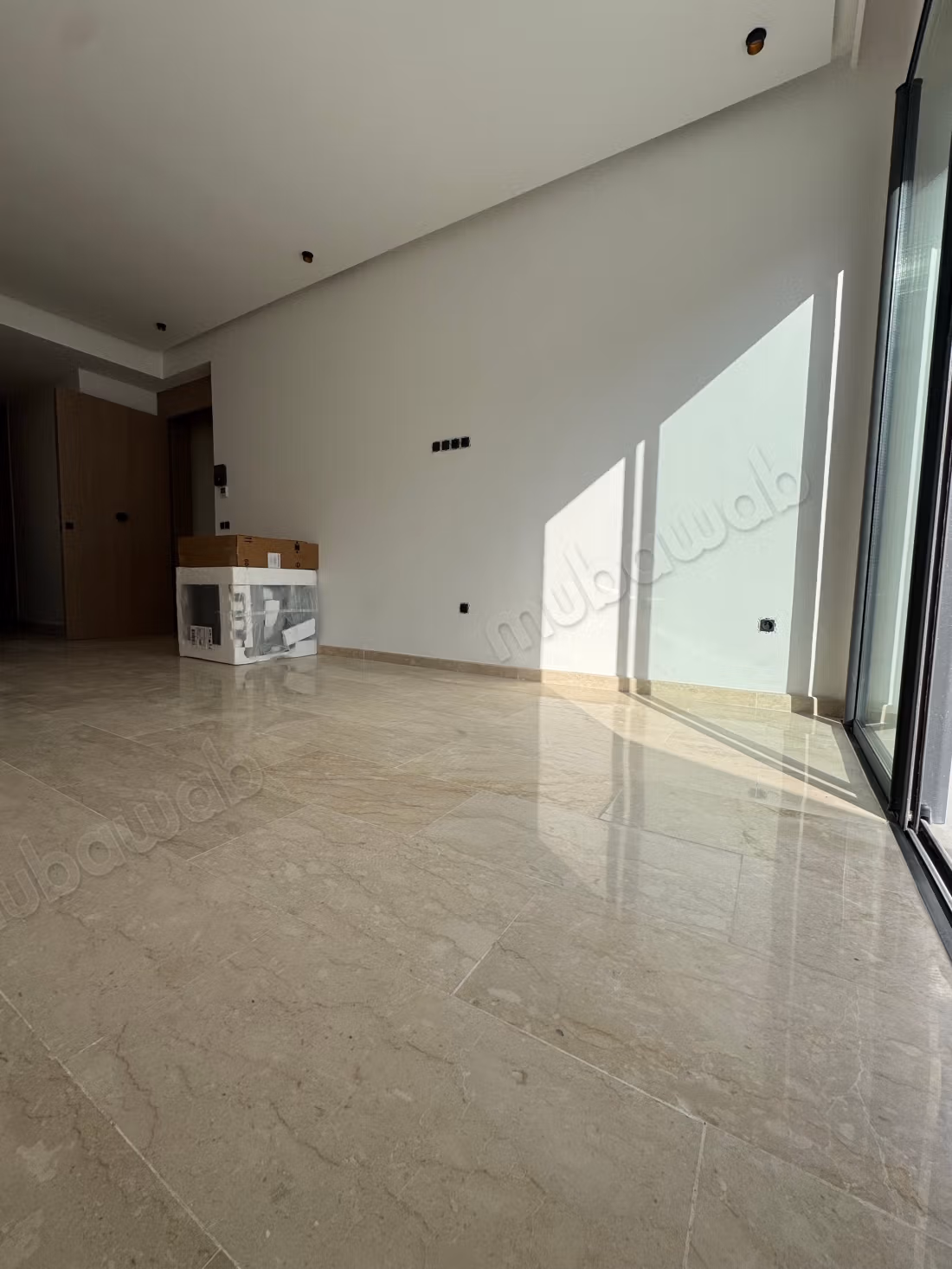 Superbe appartement à vendre à Palmier. 
1 chambre. 
Porte blindée et chauffage central