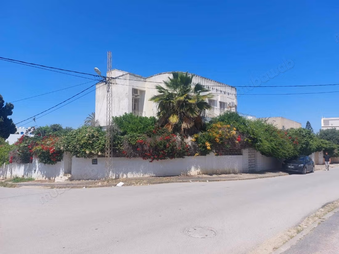 In vendita - villa spaziosa a Borj Zouara, Tunisi