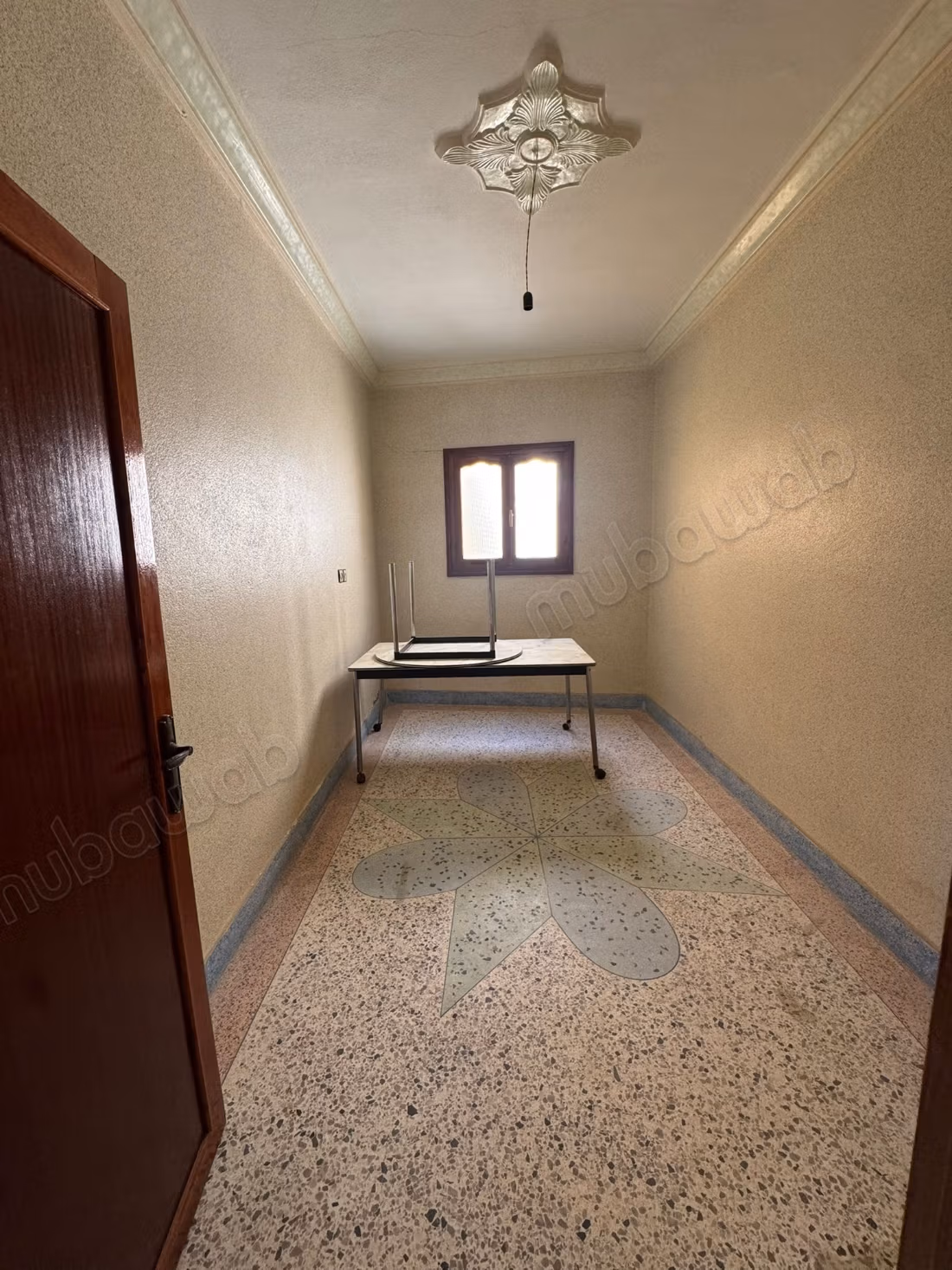 Te koop: huizen. 6 Kamers