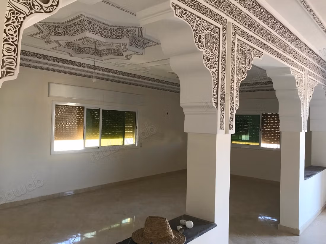Magnífica villa en venta en el antiguo barrio de Brânces. Superficie total de 632 m². Hermosa terraza y jardín.