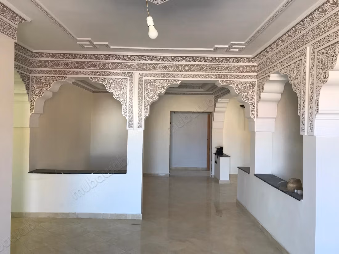 Magnífica villa en venta en el antiguo barrio de Brânces. Superficie total de 632 m². Hermosa terraza y jardín.