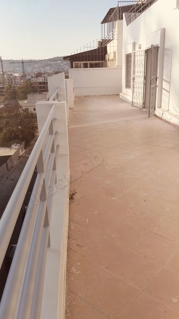 Affitto di un appartamento a Mujahideen. Superficie 160 m². Balcone e ascensore