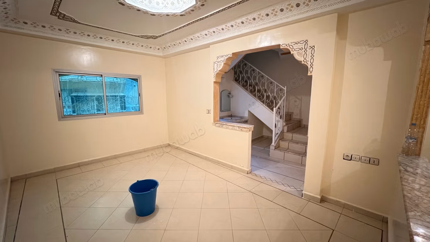 À vendre : Maison excellente à Khénifra. 3 belles chambres. Double vitrage et porte solide