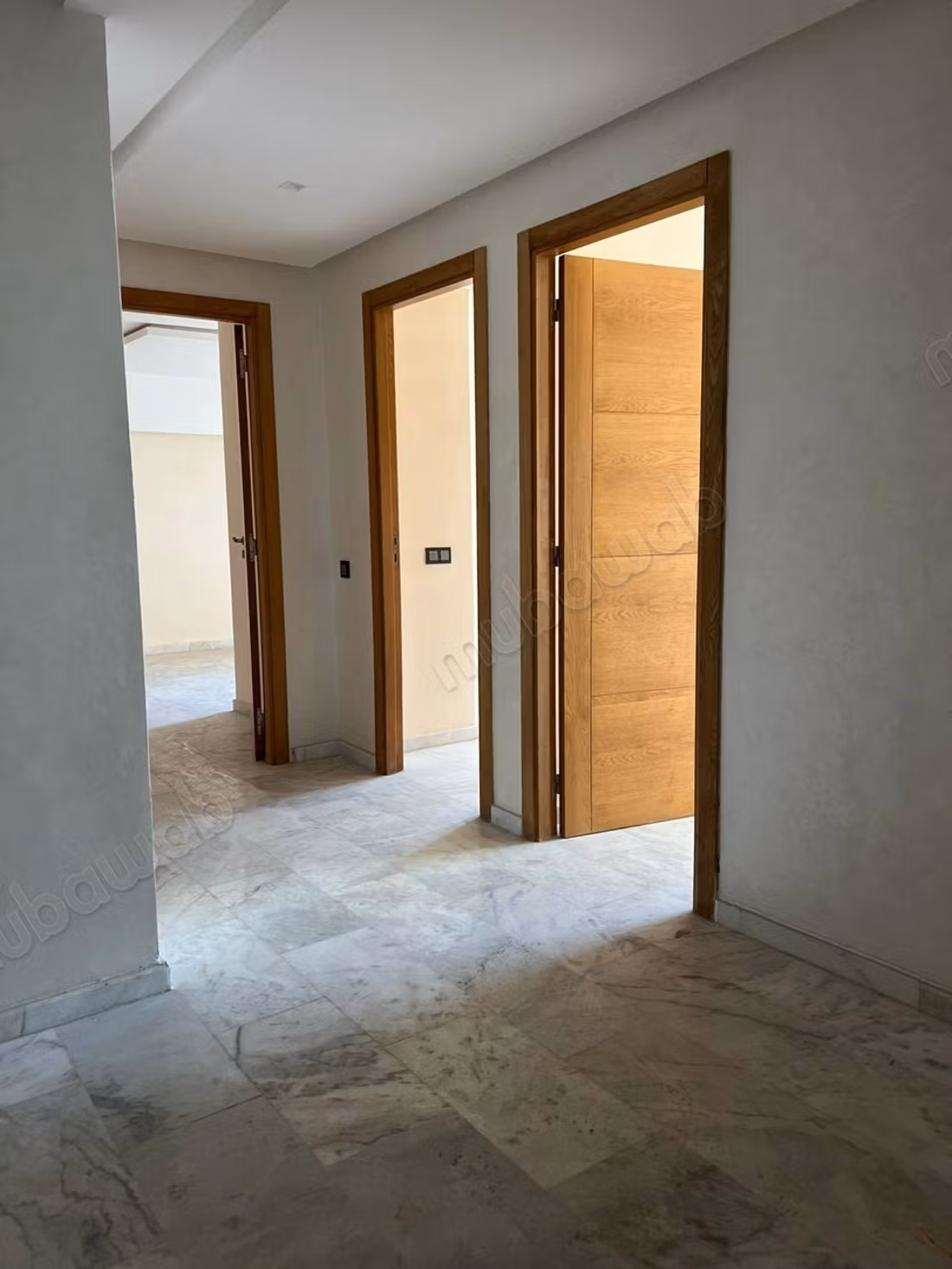 Appartement en location à Aïn Sebaâ. 3 chambres agréables. Conciergerie à disposition, système de climatisation