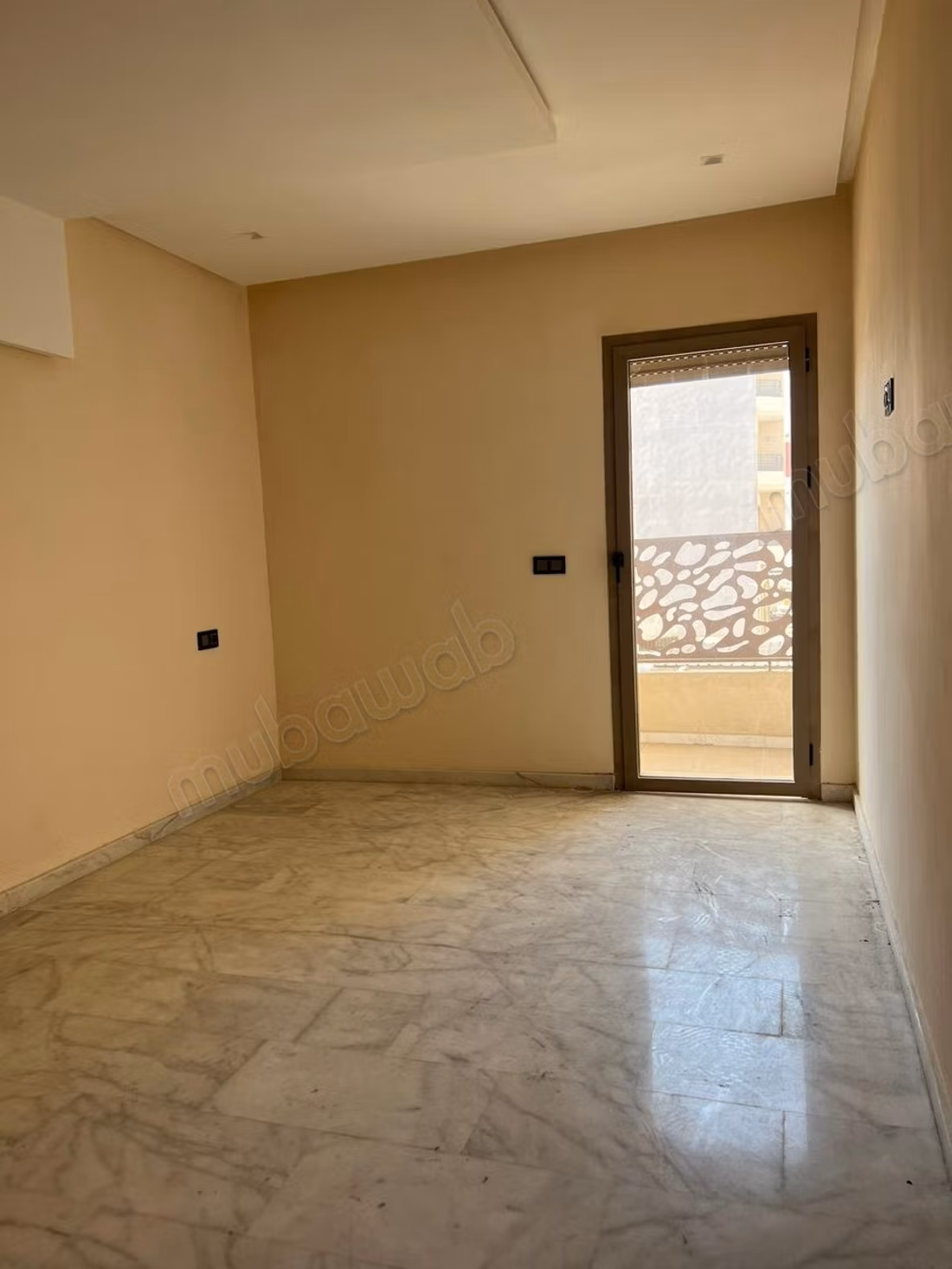 Appartement en location à Aïn Sebaâ. 3 chambres agréables. Conciergerie à disposition, système de climatisation