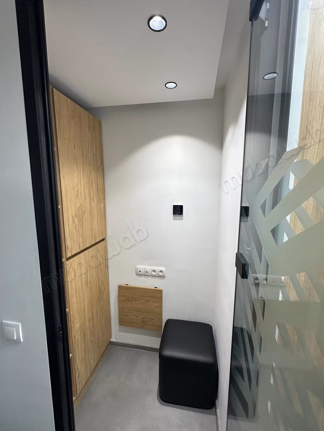 Bureaux en vente à Roches Noires. 
Surface totale 72 m². 
Double vitrage et chauffage central