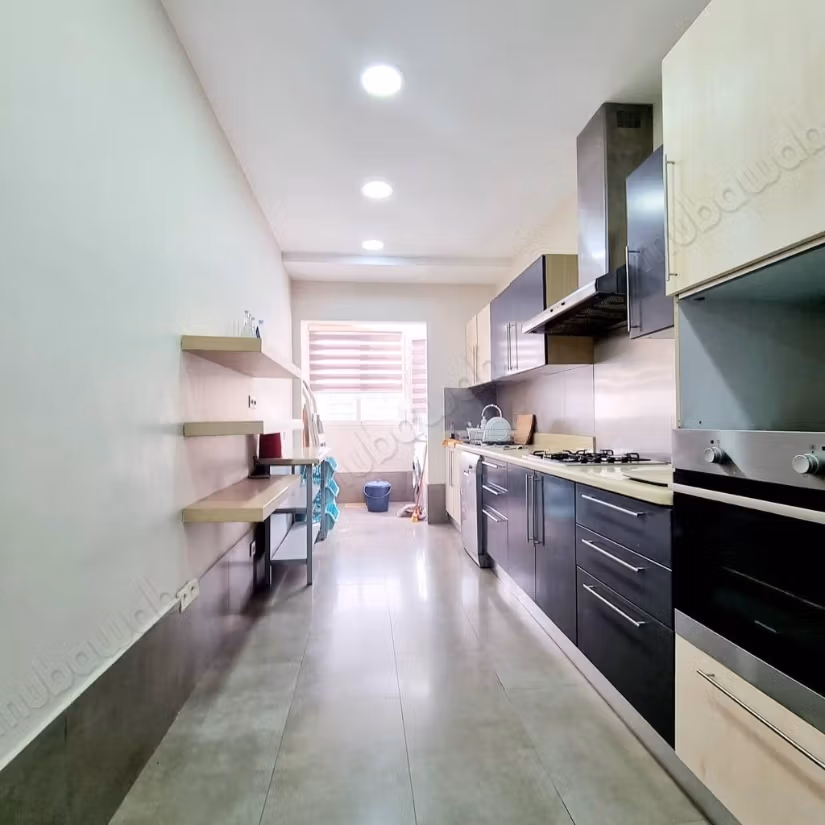Bel appartement en location à Triangle d'Or. 5 pièces. Meublé