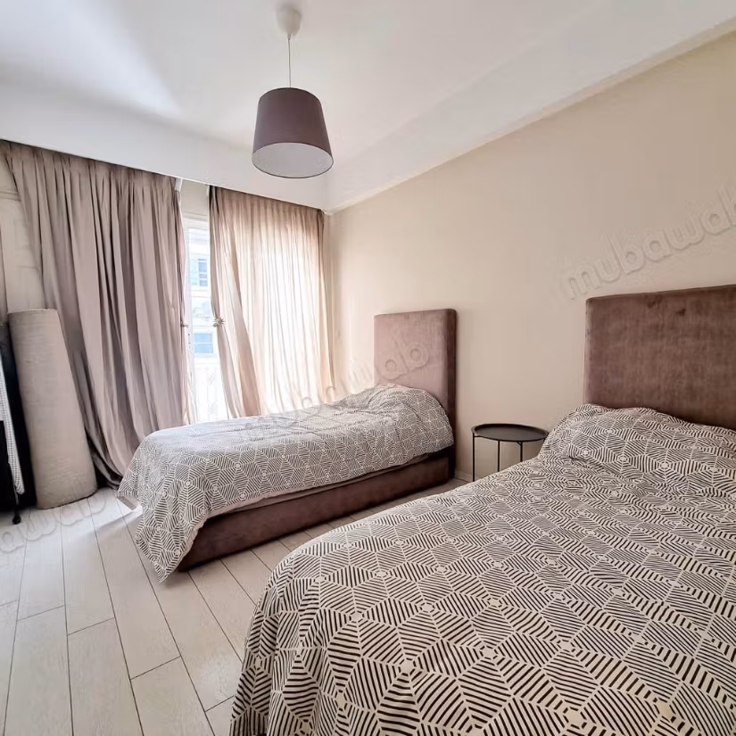 Bel appartement en location à Triangle d'Or. 5 pièces. Meublé