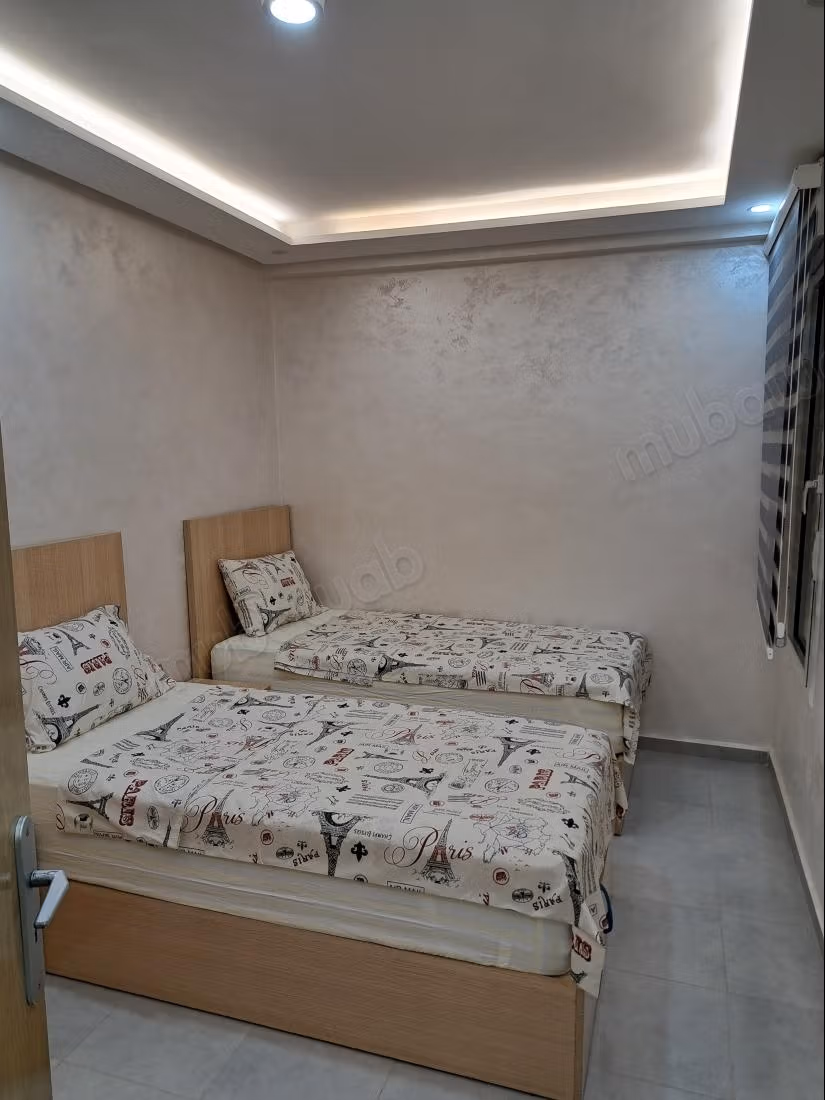 Appartements à louer à Anza. Superficie totale de 70 m². Gardien et climatisation