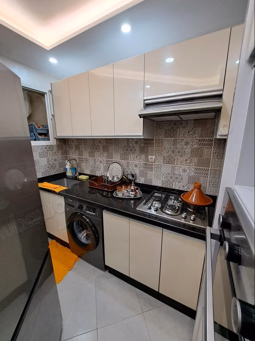 Appartements à louer à Anza. Superficie totale de 70 m². Gardien et climatisation