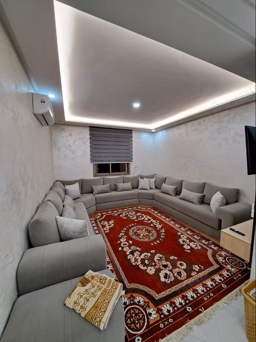 Appartements à louer à Anza. Superficie totale de 70 m². Gardien et climatisation
