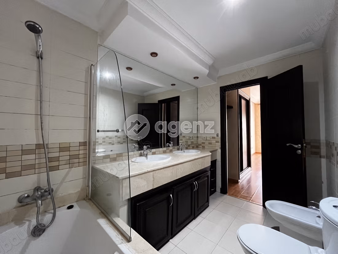 Appartement à vendre 136 m², 3 chambres Val Fleurie Casablanca