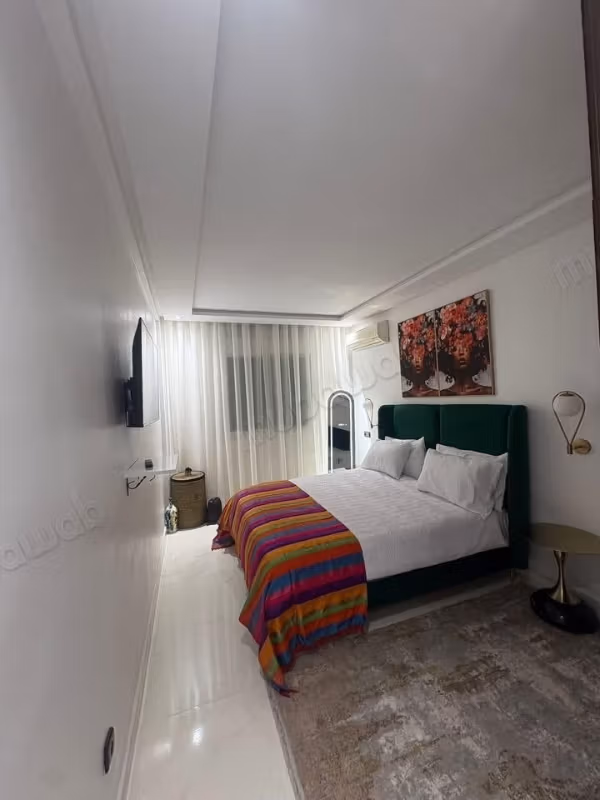 Bel appartement en location à Route de Safi. 
2 belles chambres. 
Bien meublé