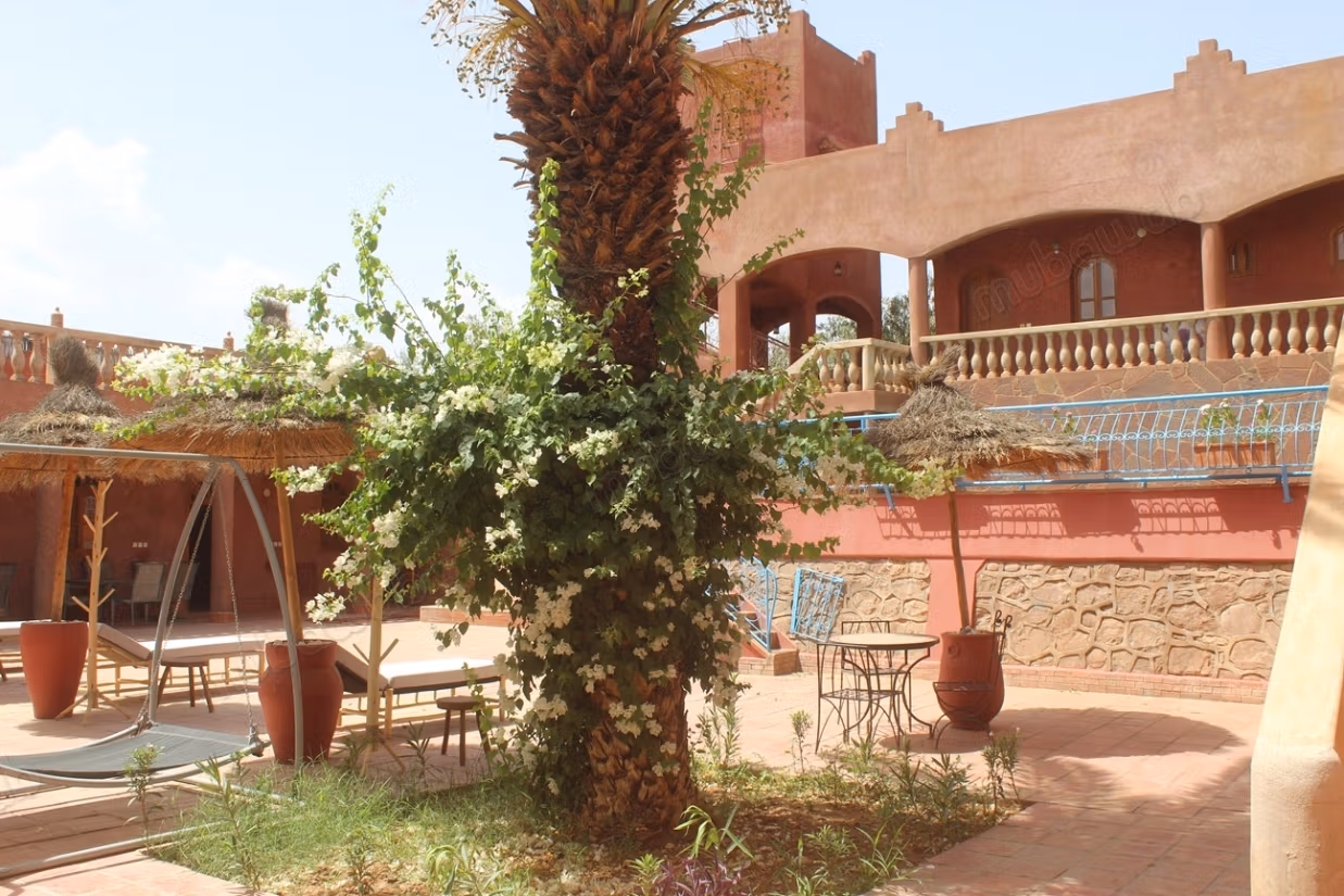 منزل غير تقليدي نصف مؤثث