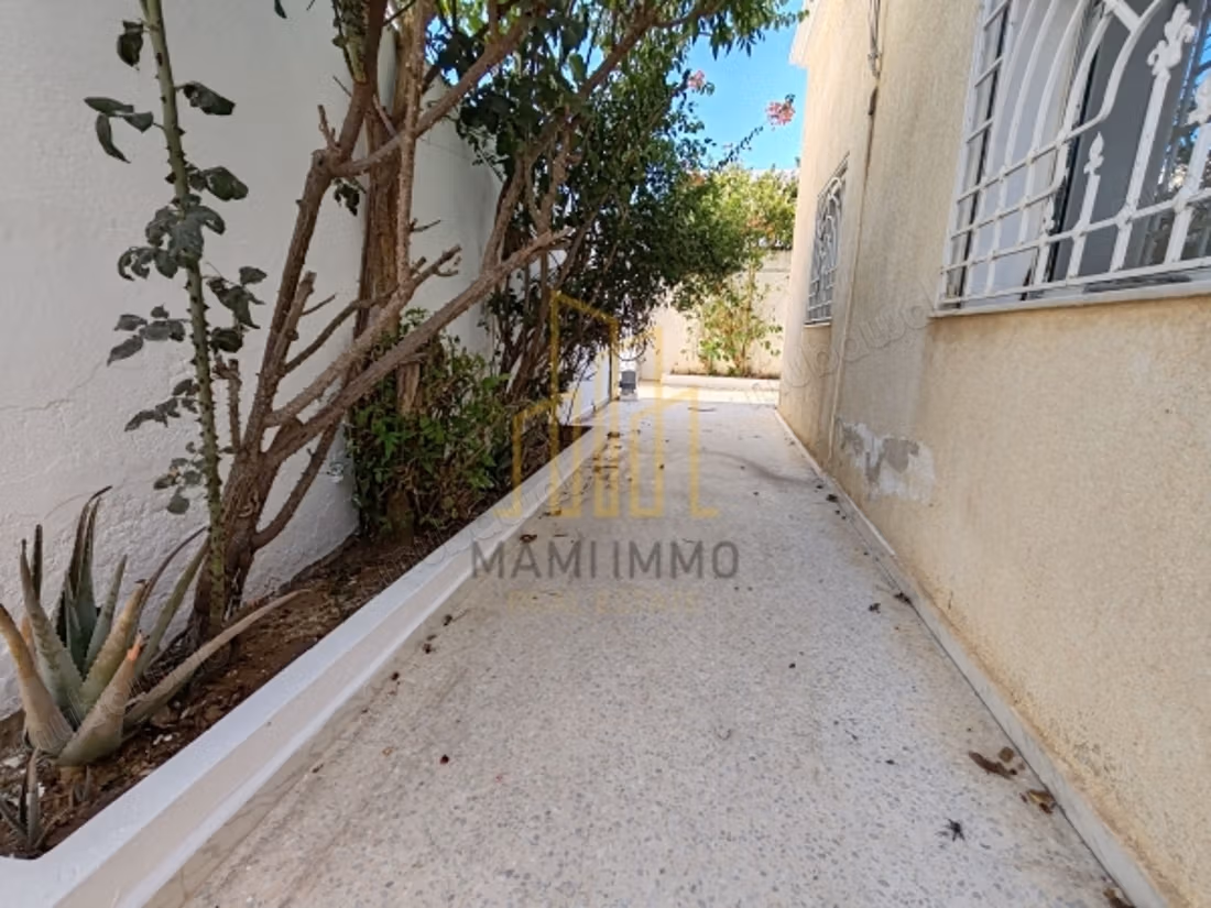 In vendita una bella villa Manar 1