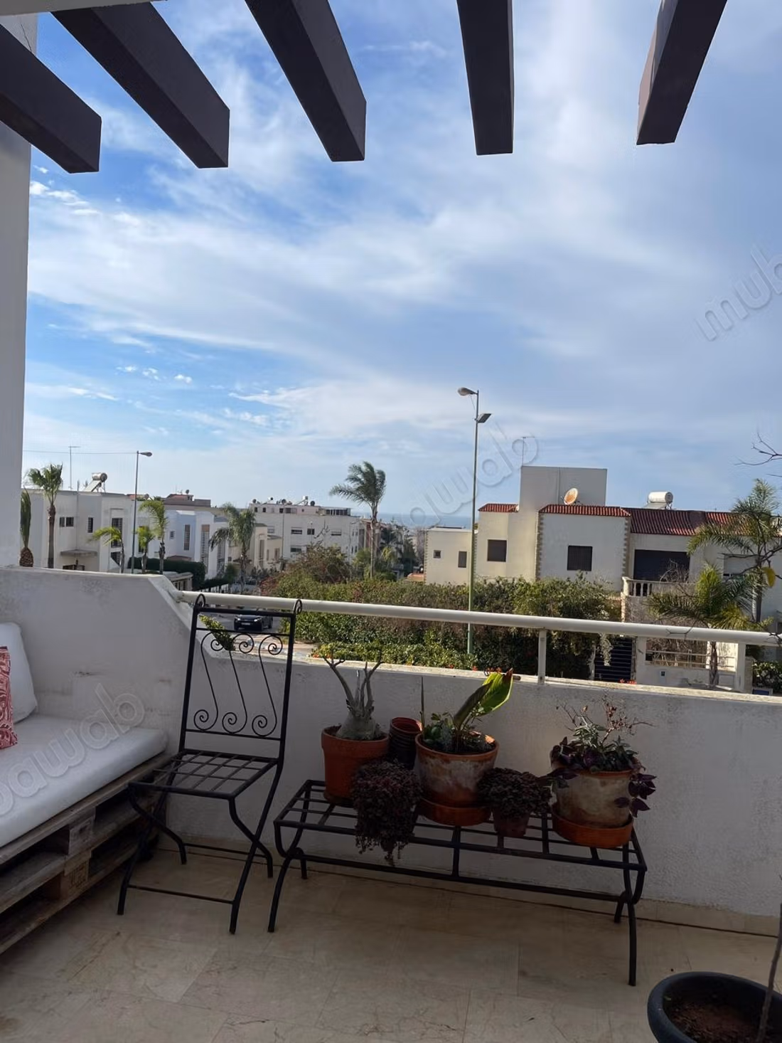 Superbo triplex in affitto a Harhoura. Superficie 200 m². Ben arredato