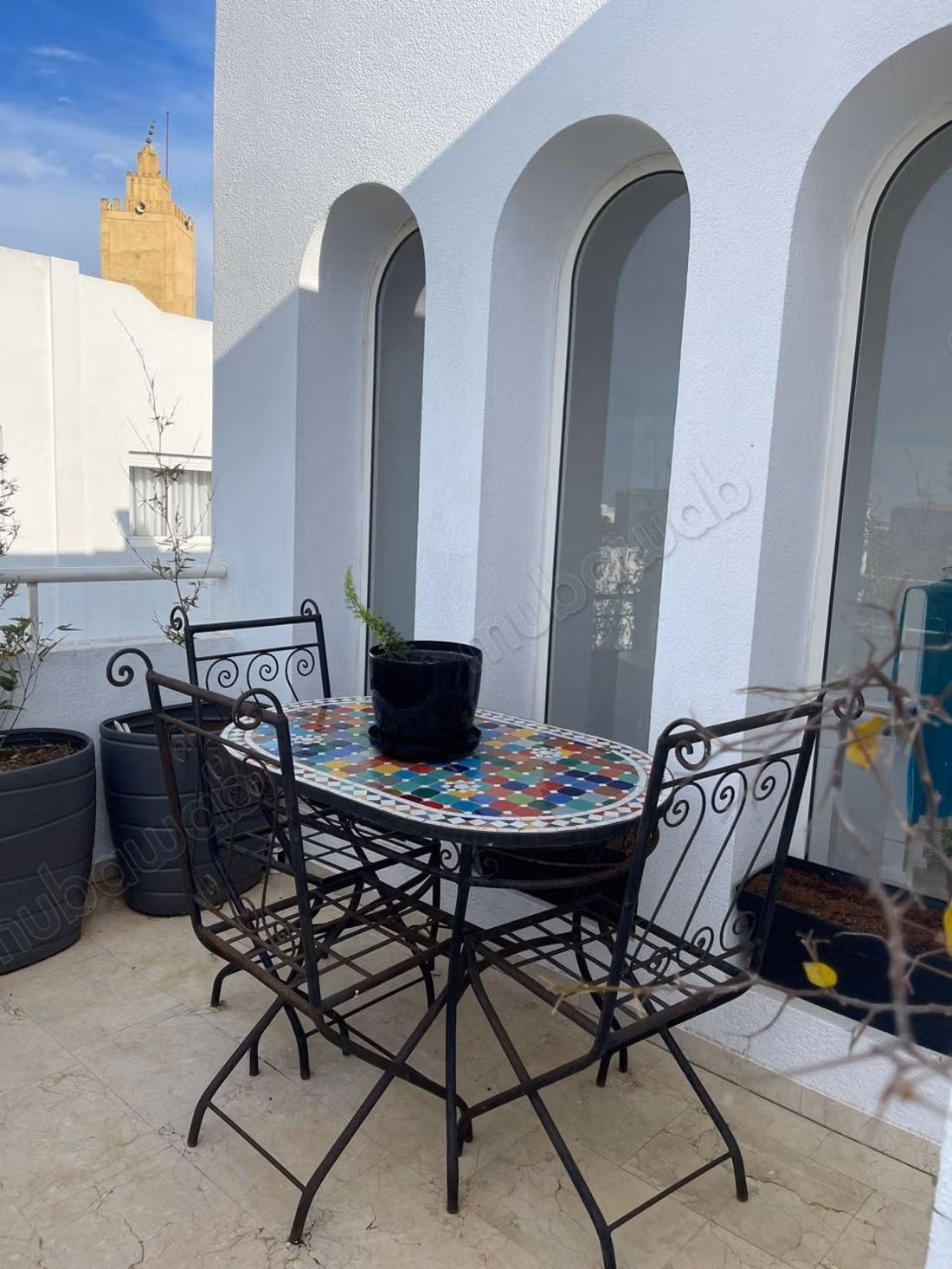 Superbo triplex in affitto a Harhoura. Superficie 200 m². Ben arredato