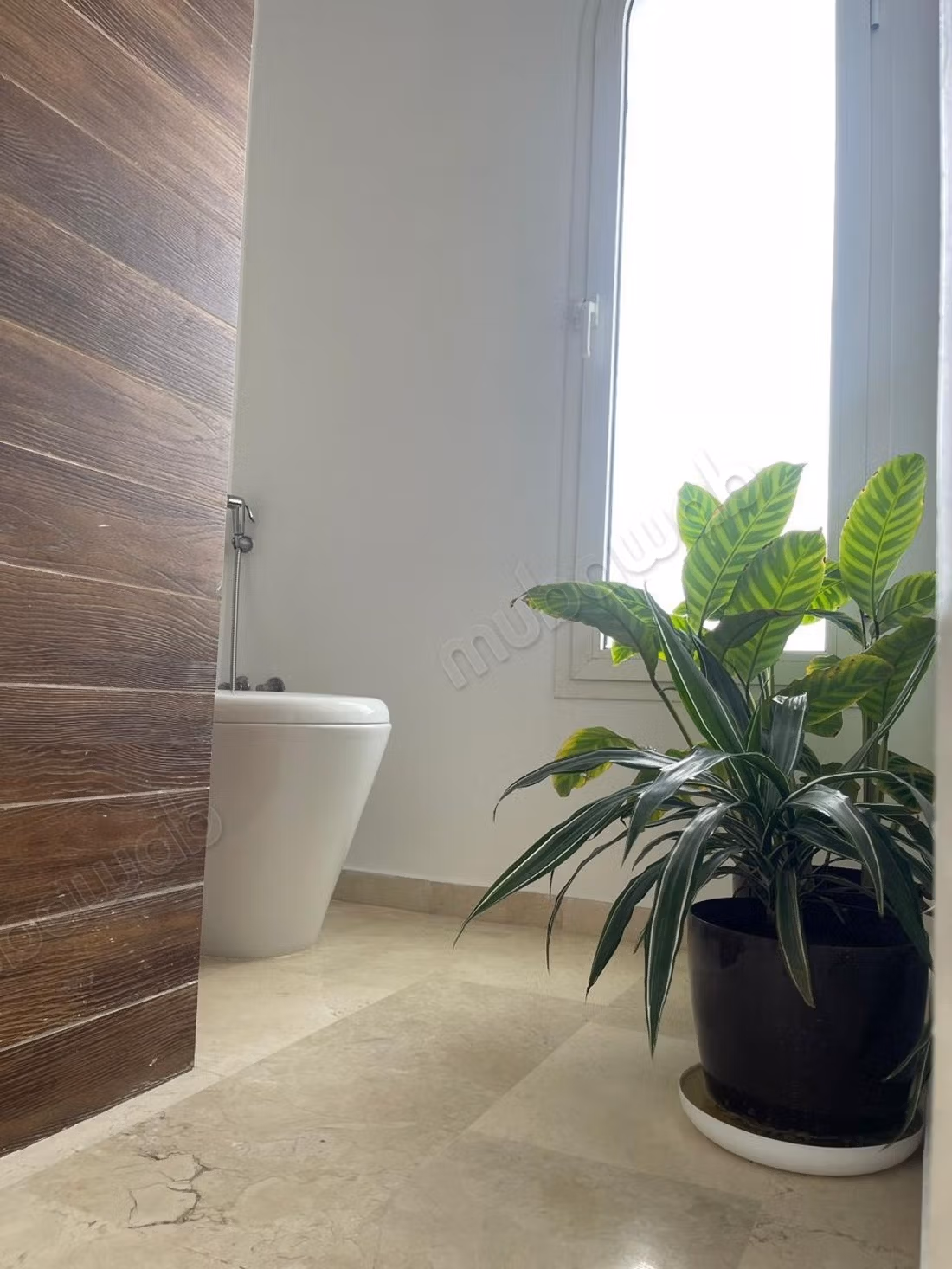 Superbo triplex in affitto a Harhoura. Superficie 200 m². Ben arredato