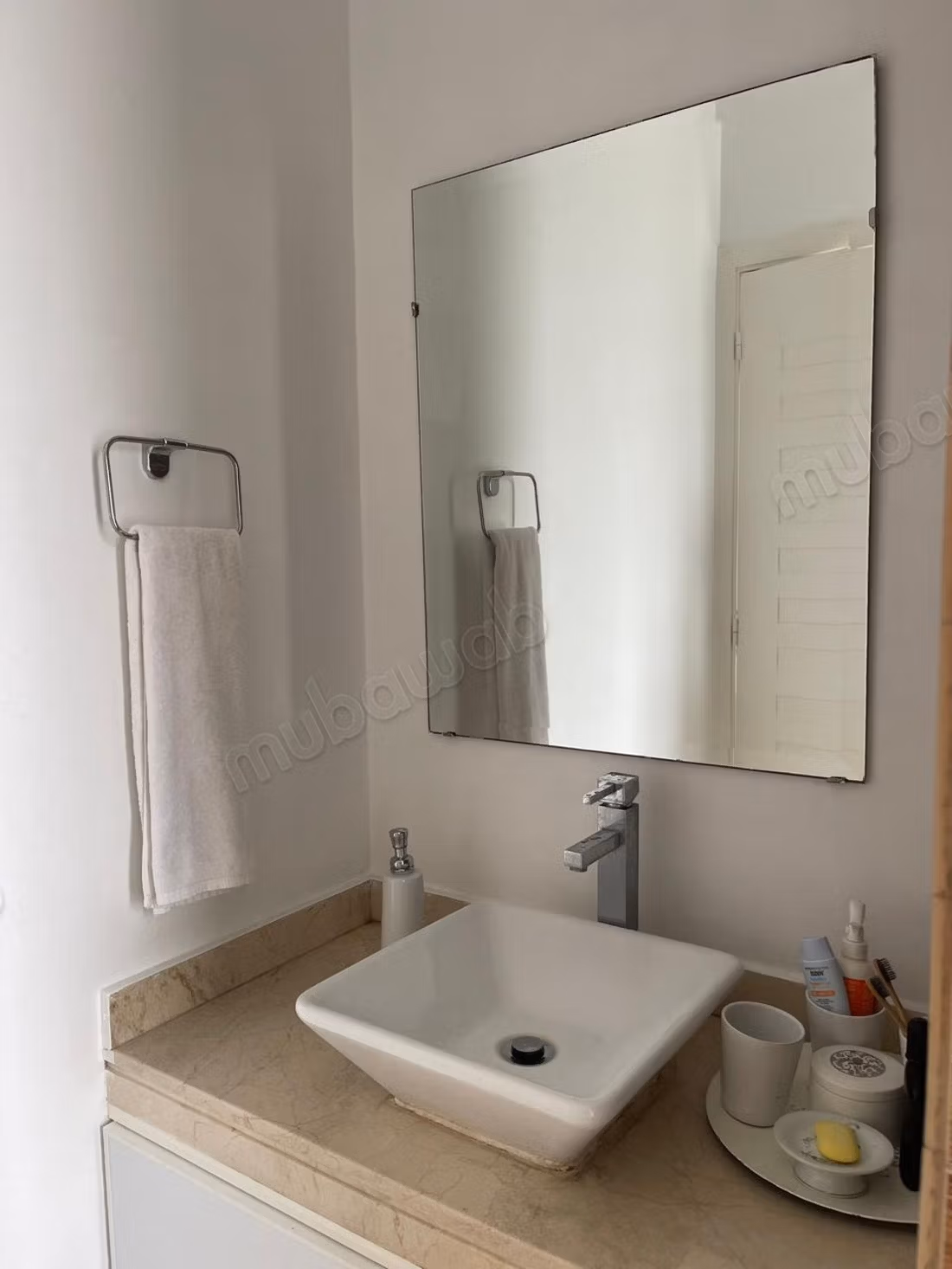Superbo triplex in affitto a Harhoura. Superficie 200 m². Ben arredato