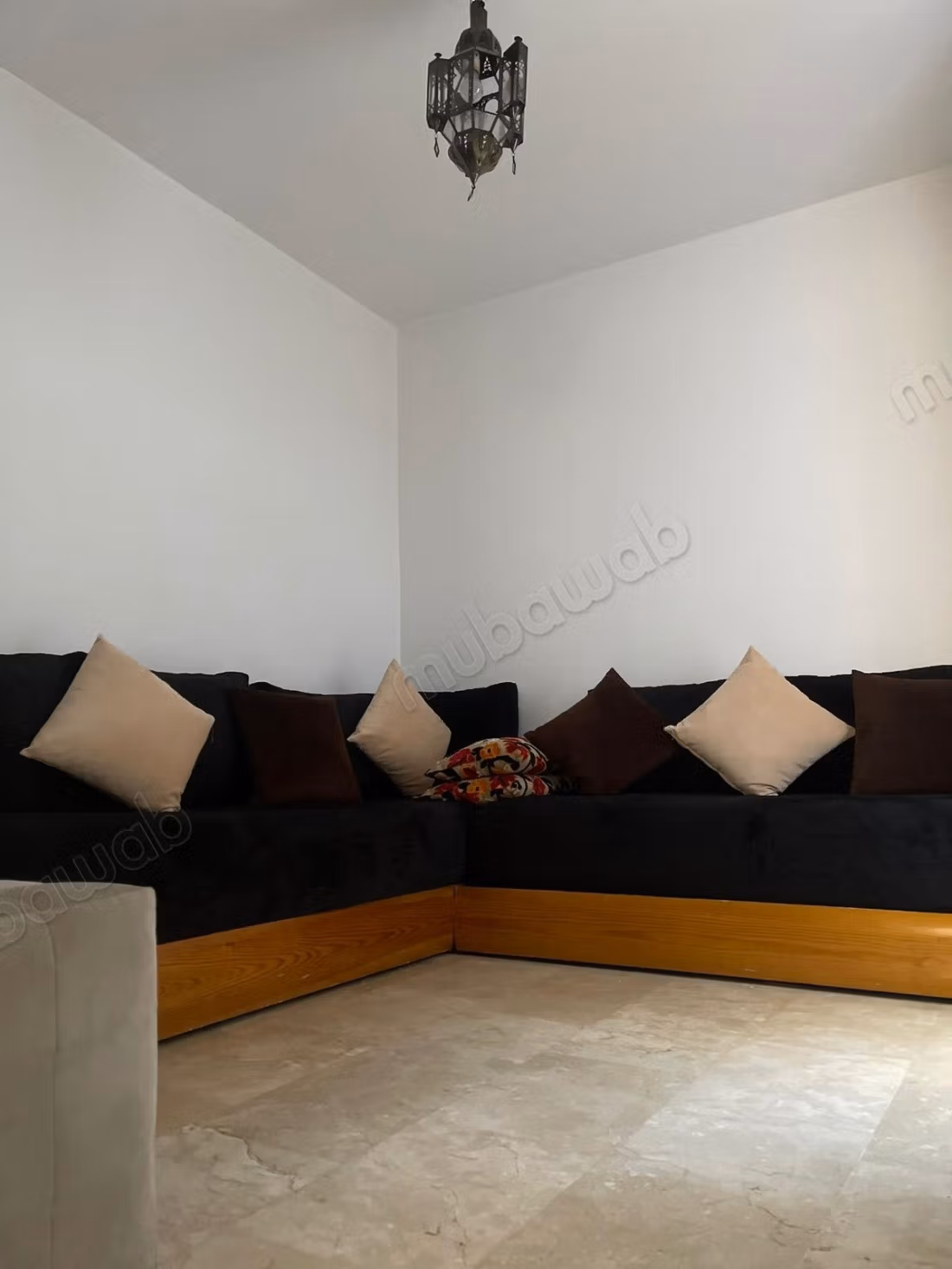 Superbo triplex in affitto a Harhoura. Superficie 200 m². Ben arredato
