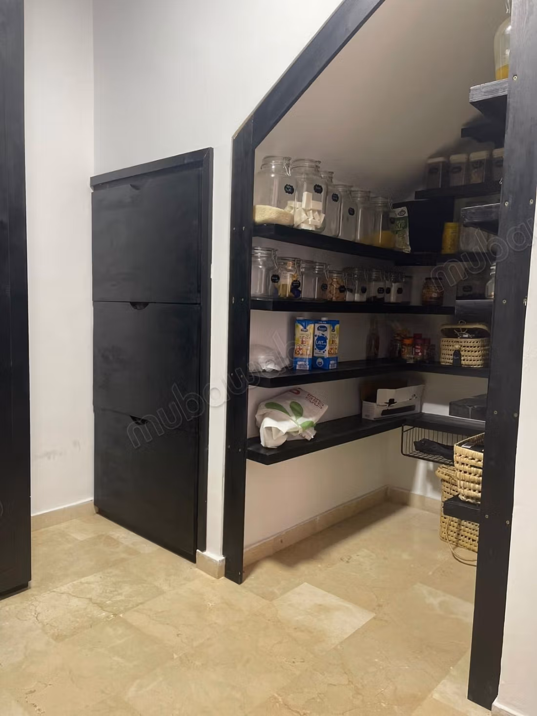 Superbo triplex in affitto a Harhoura. Superficie 200 m². Ben arredato