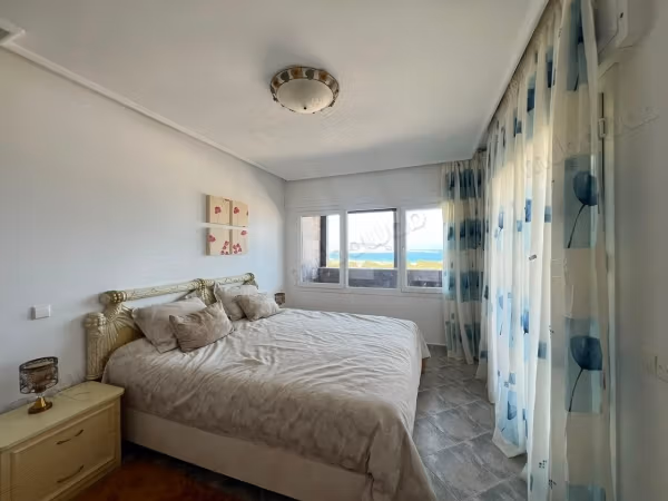 Furnished apartment with sea view