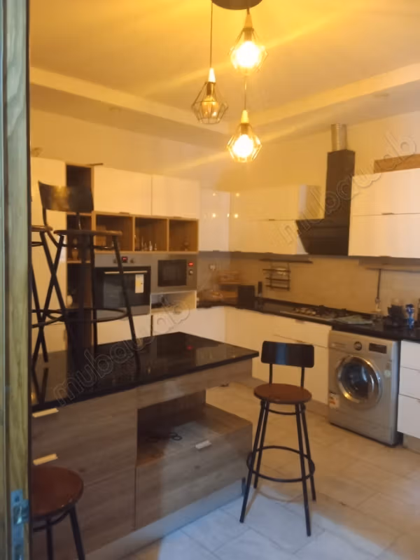 À vendre à l'aouina une villa avec piscine