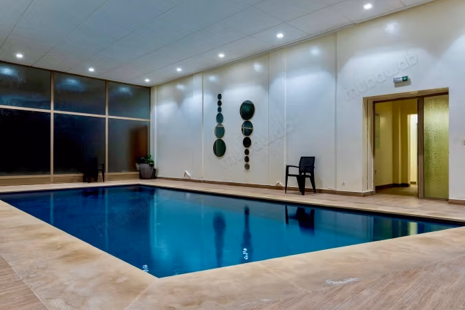F31 Estudio de Lujo con Piscina Cubierta