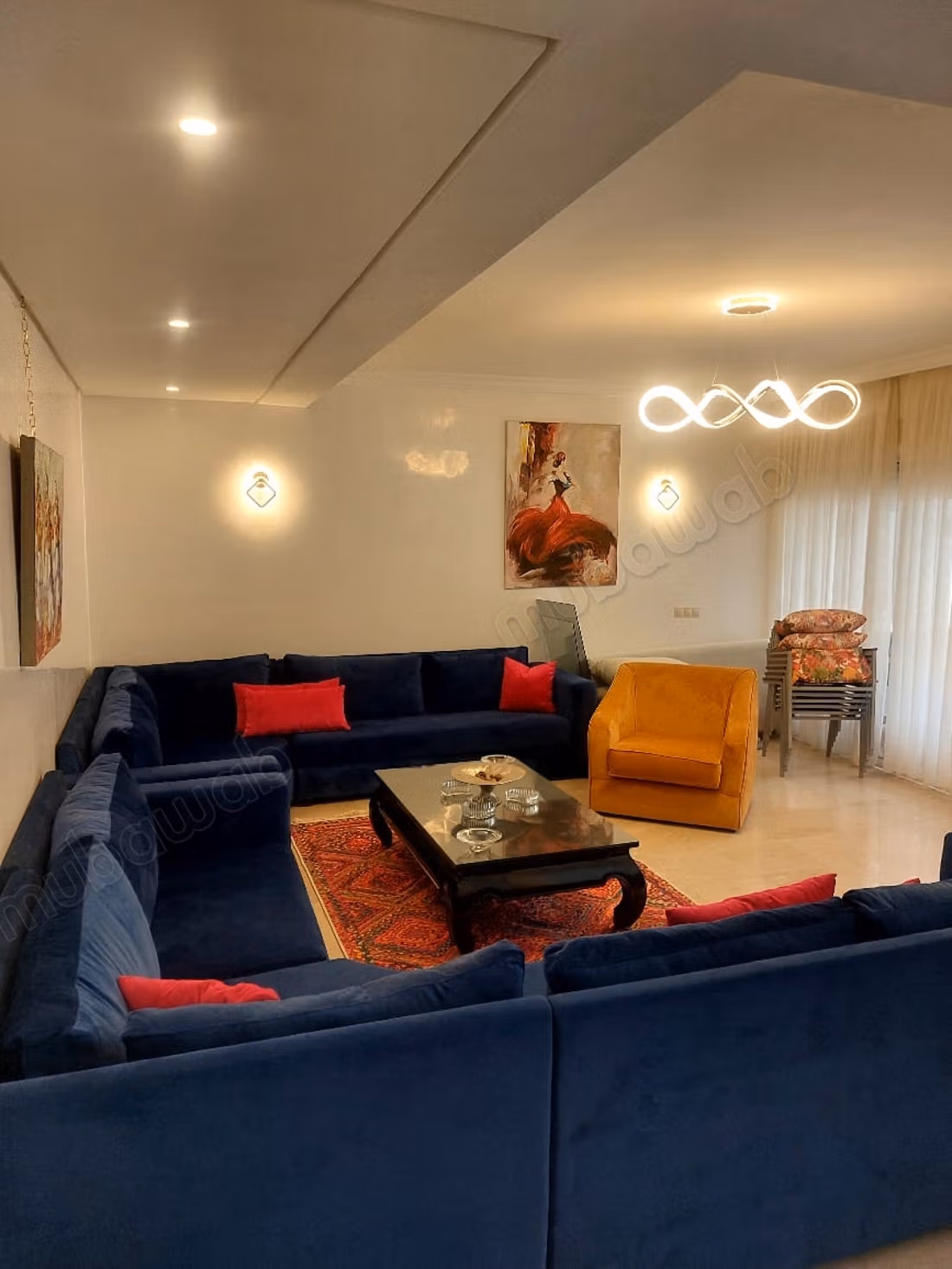 Villa van hoge standaard te koop in Dar Bouazza. Oppervlakte 240 m². Conciërgeservice, open haard