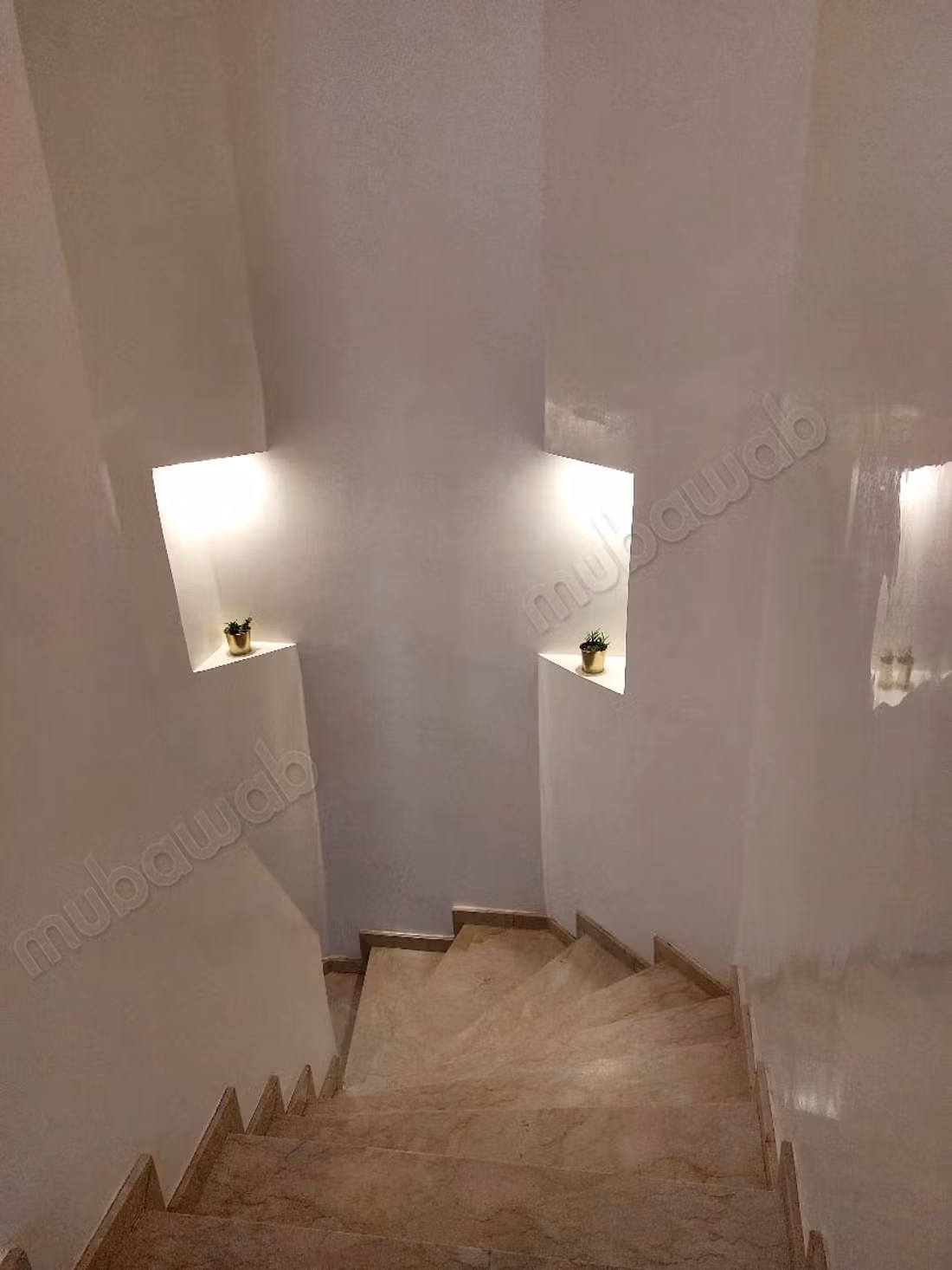 Villa van hoge standaard te koop in Dar Bouazza. Oppervlakte 240 m². Conciërgeservice, open haard