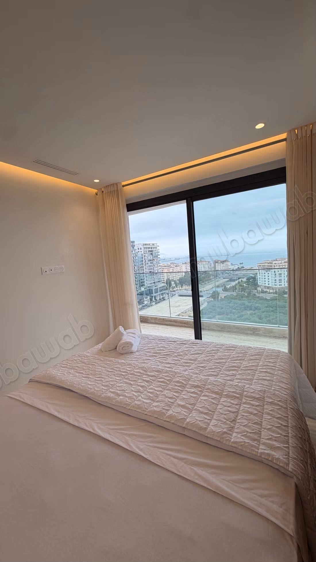 IN AFFITTO: Studio nuovo con vista mare mozzafiato