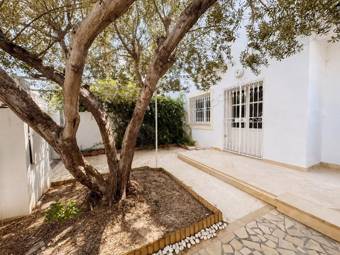 A louer duplex s3 avec jardin à la Marsa