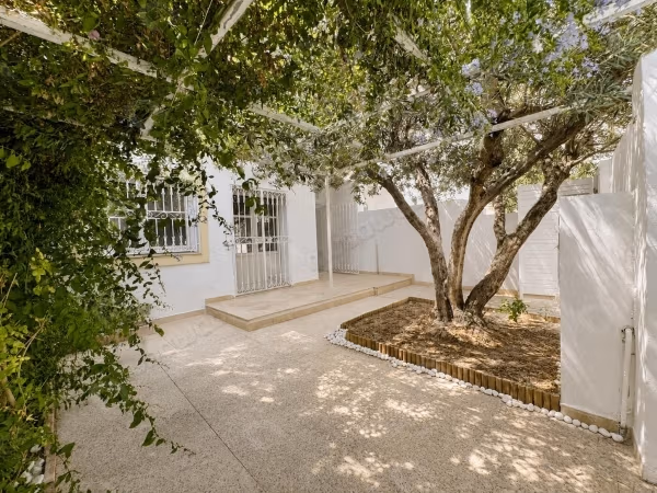 A louer duplex s3 avec jardin à la Marsa