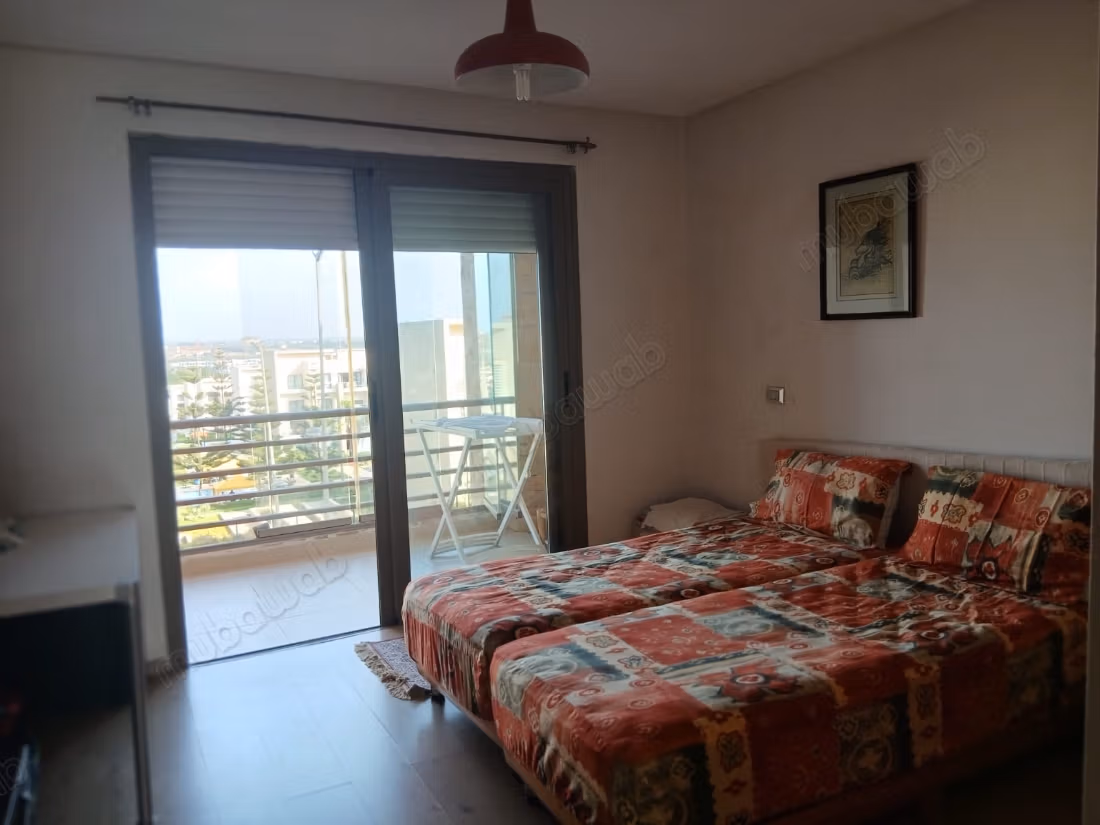 Apartamento superbamente ubicado a la venta en Sidi Bouknadel. Superficie de 118 m². Ascensor y terraza