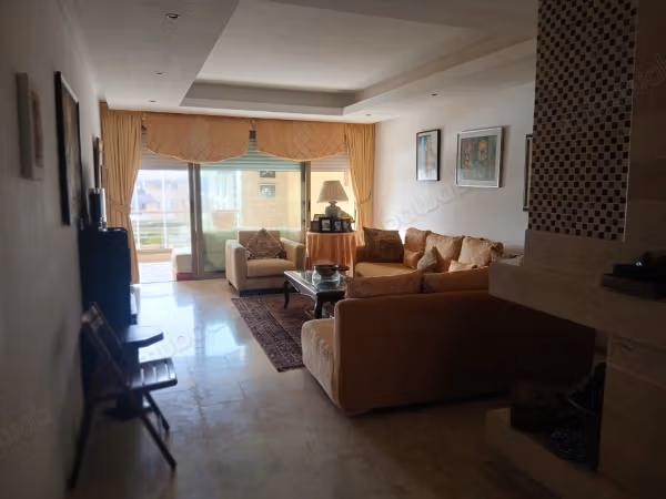 Apartamento superbamente ubicado a la venta en Sidi Bouknadel. Superficie de 118 m². Ascensor y terraza