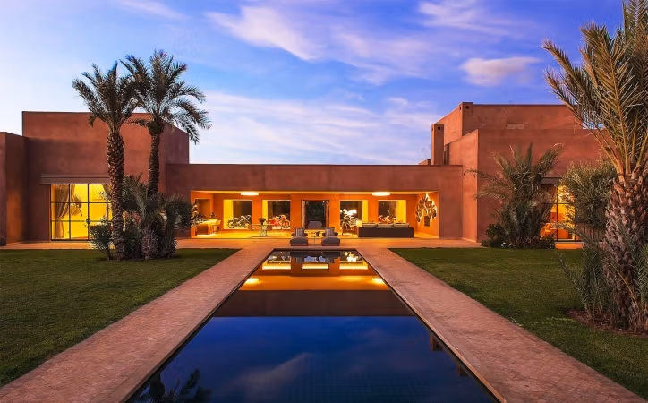 Splendid villa on the road to Ouarzazate with a view of the Atlas