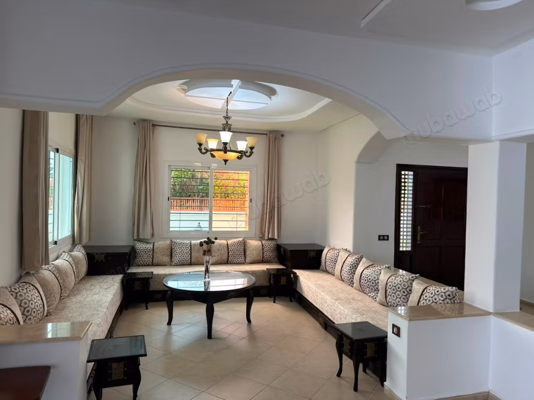 Maison de luxe à louer à M'Diq. 4 belles chambres. Meublé