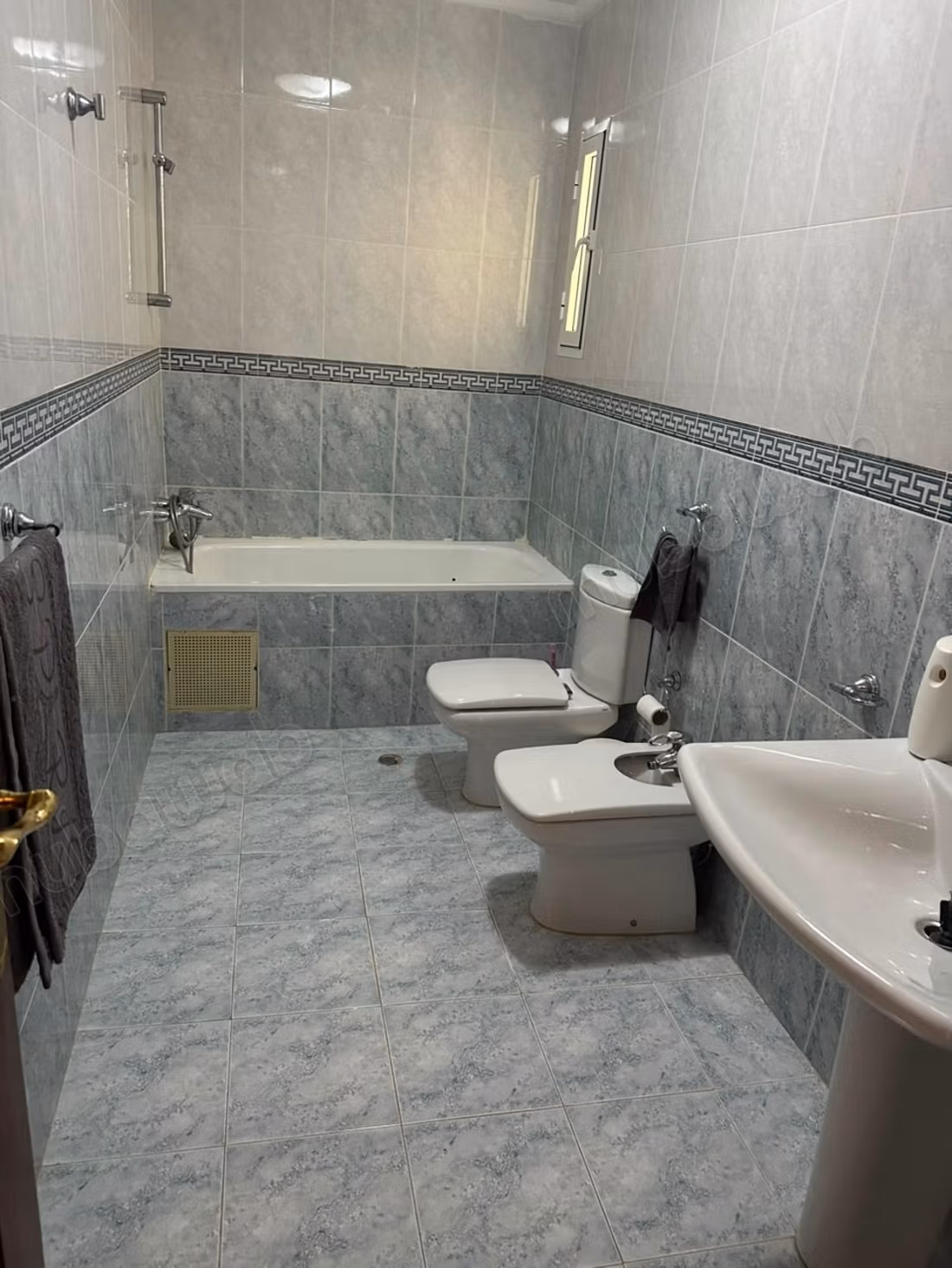 Maison de luxe à louer à M'Diq. 4 belles chambres. Meublé