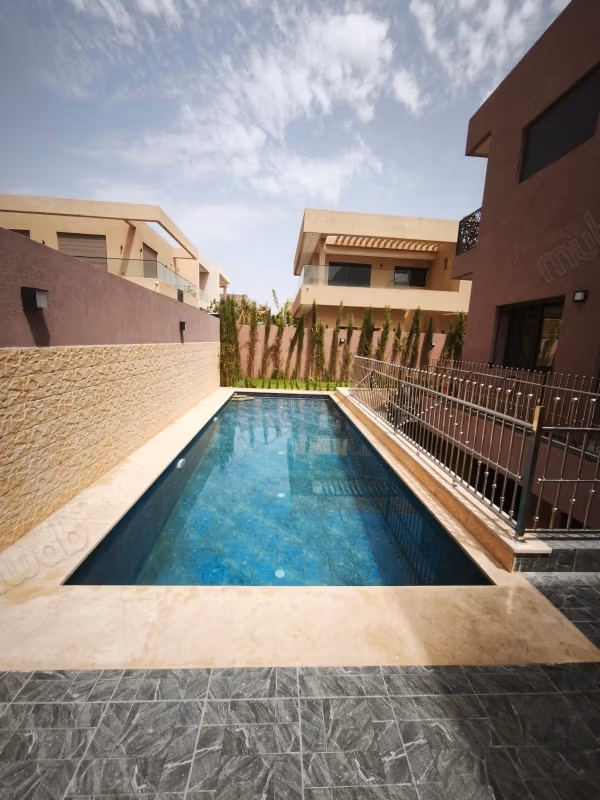 Hoge kwaliteit villa te huur aan de Route de l'Ourika. 4 comfortabele kamers. Gemeubileerd