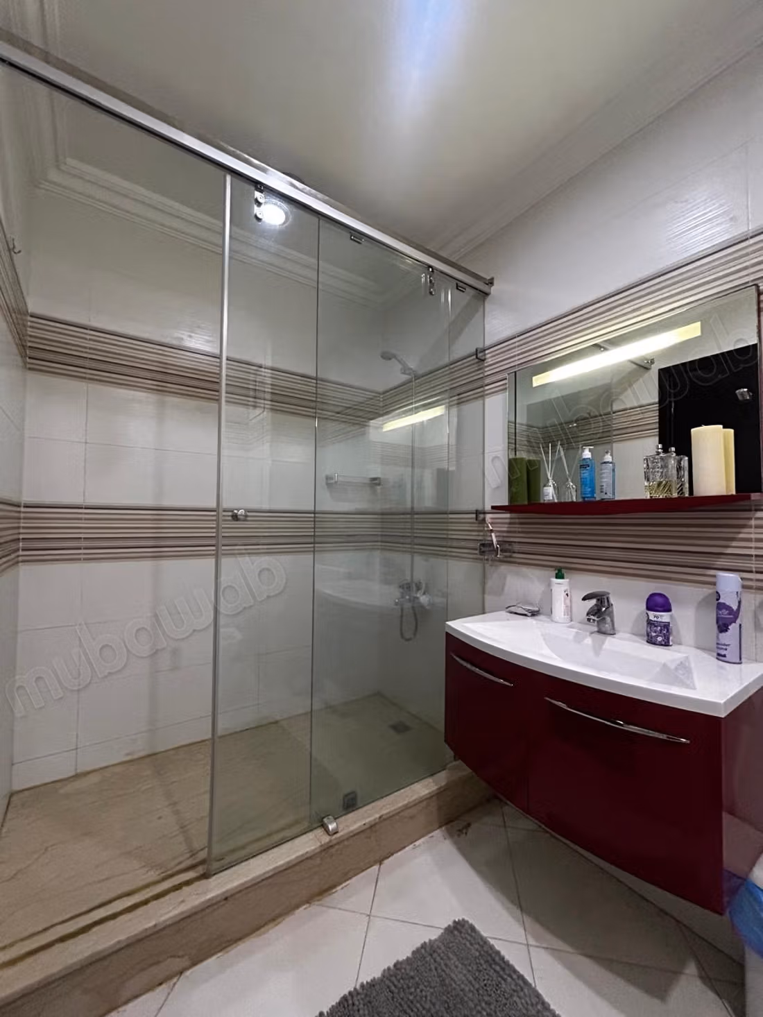 Appartement meublé à vendre 
A deux pas de la plage
