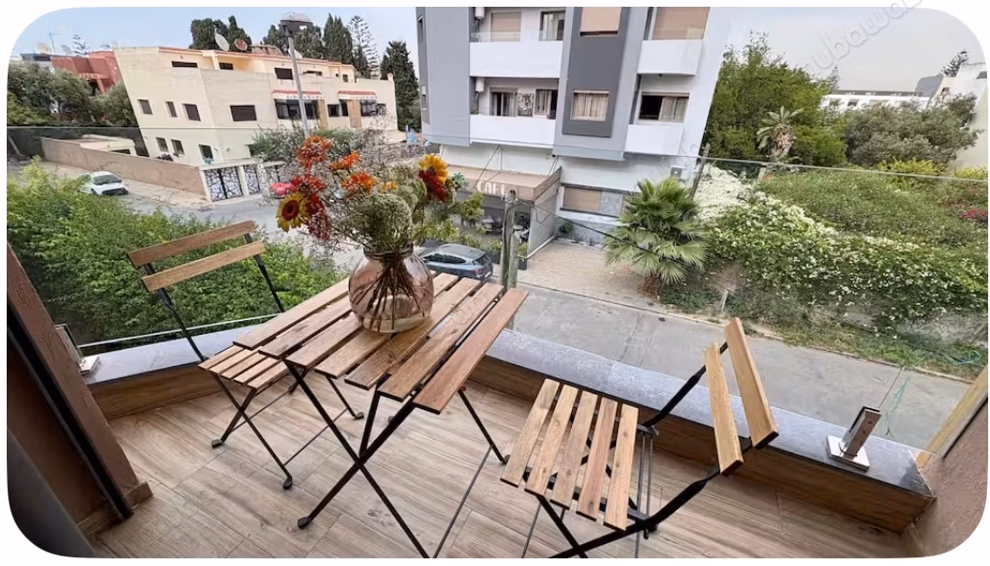 Studio meublé avec grande terrasse