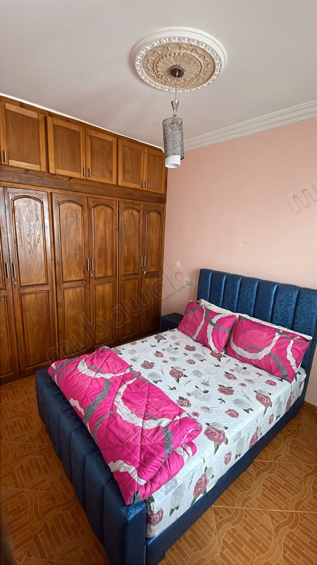 Appartements à louer dans le quartier Mohammedi. Superficie totale de 80 m². Assiette spatiale et porte solide et excellente