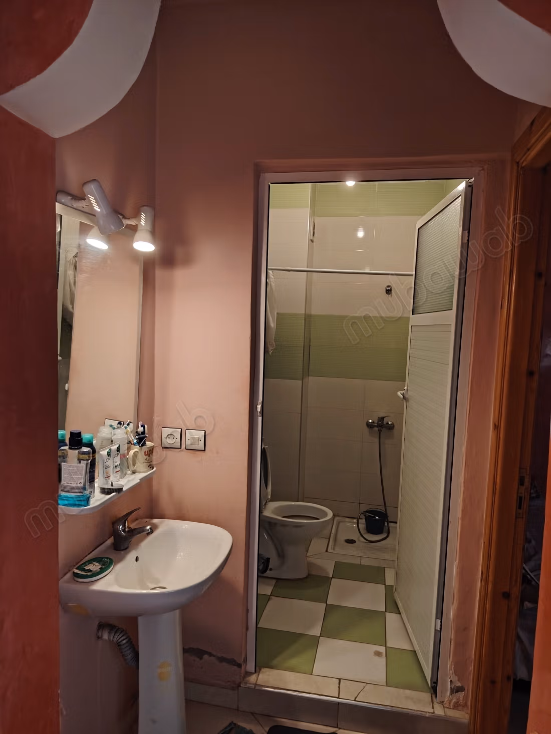 Penthouse à vendre. Grande surface de 70 m². Salon traditionnel, antenne parabolique générale