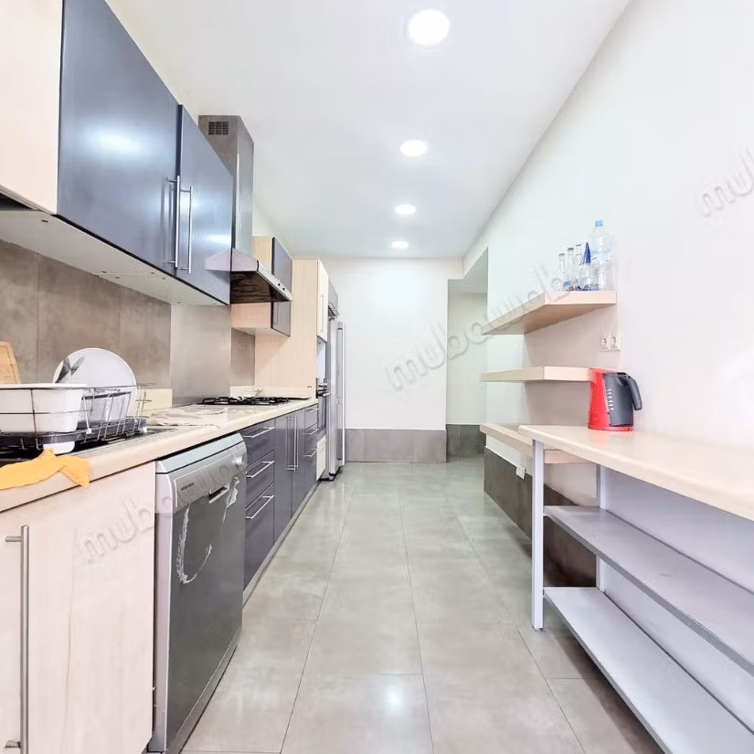 Appartement en location à Racine. Surface totale 145 m²
