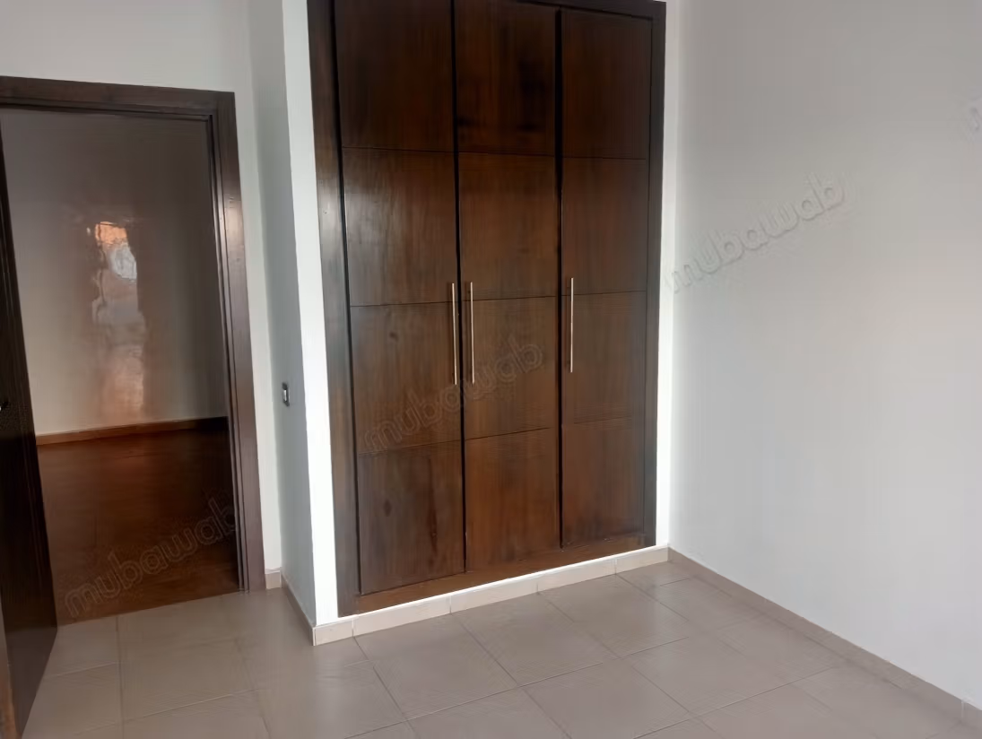 Location d'un bel appartement de 3 pièces dans un emplacement idéal collé au Mall Tachfine et à 10 minutes à pied de Casa Voyageurs
