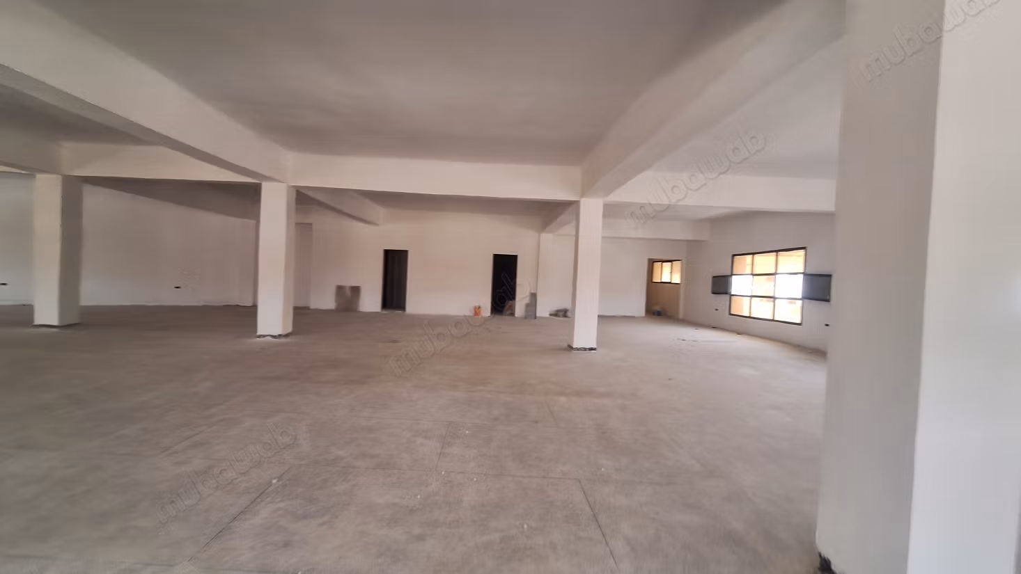 Spazio commerciale in affitto a Lissasfa. Superficie di 500 m². Ascensore